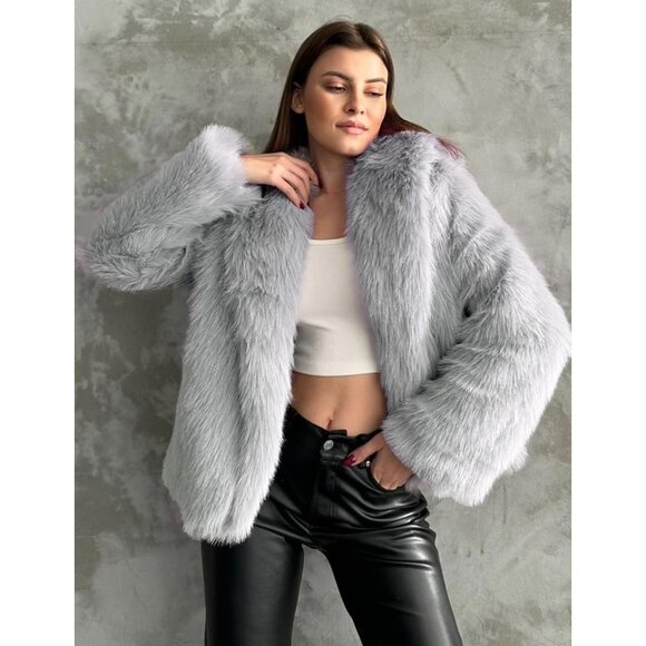 Women's Faux Fur Coat Long Sleeve Short Winter Furry Jacket with Pockets - Picture 4 of 4